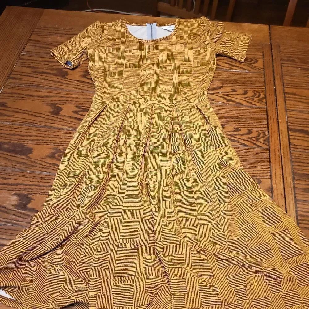 Lularoe yellow patterned Amelia dress sz XS